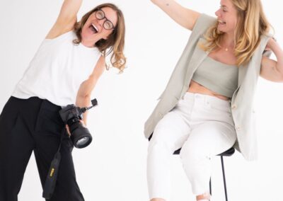 Mehrere Unternehmerinnen beim Brand Shooting Day – authentische Businessszenen mit echter Verbindung